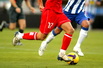 Calcio post lockdown, con la ripresa dei campionati triplica il rischio infortuni: dagli esperti il vademecum per prevenirli e curarli.