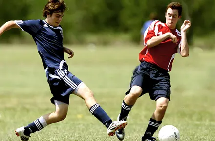 Calcio, riparte il campionato e i muscoli fanno crack: dagli esperti il vademecum per prevenire e curare gli infortuni legati al mondo del pallone.